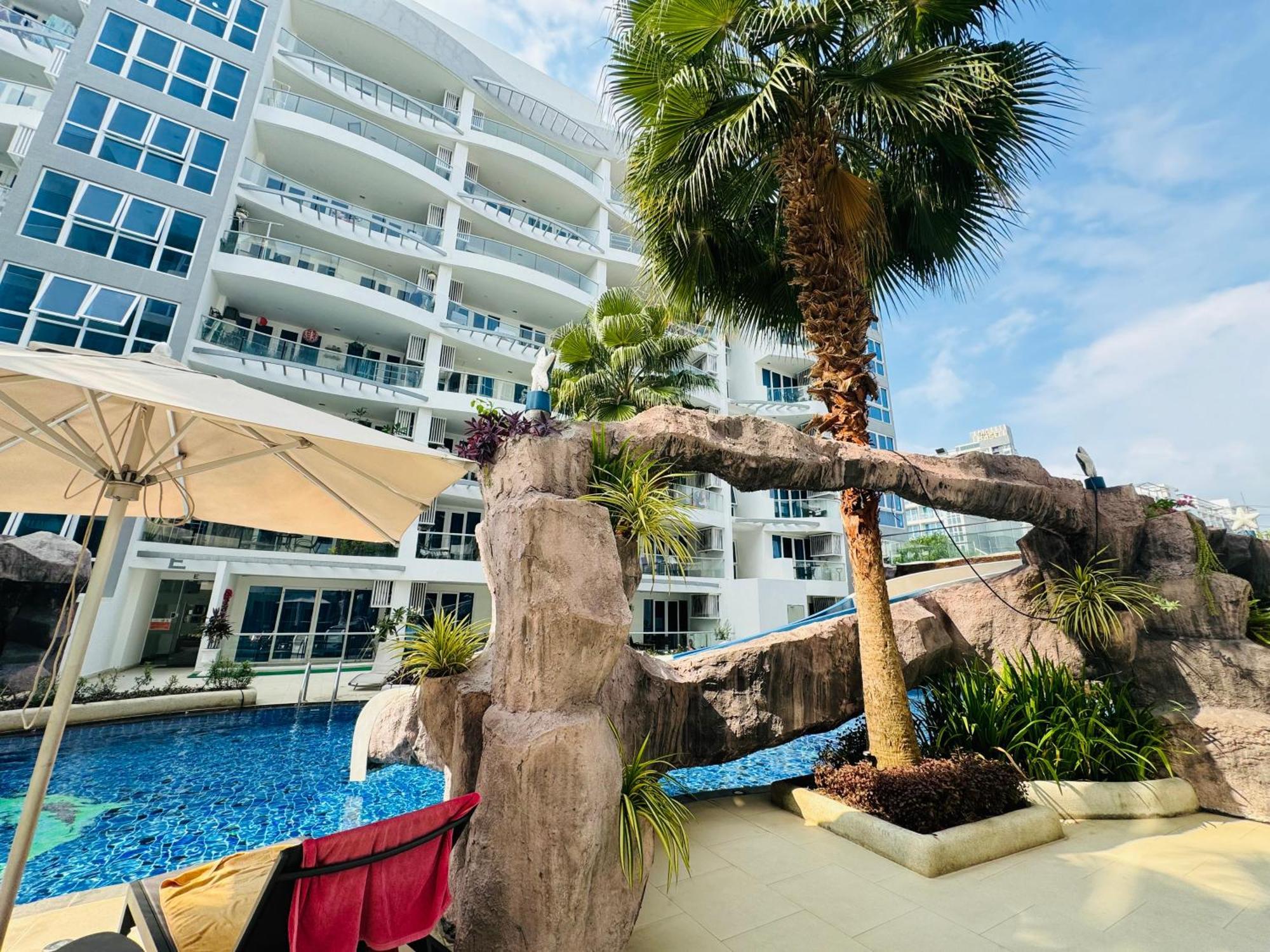 Grand Avenue Conde Pattaya Lägenhet Exteriör bild